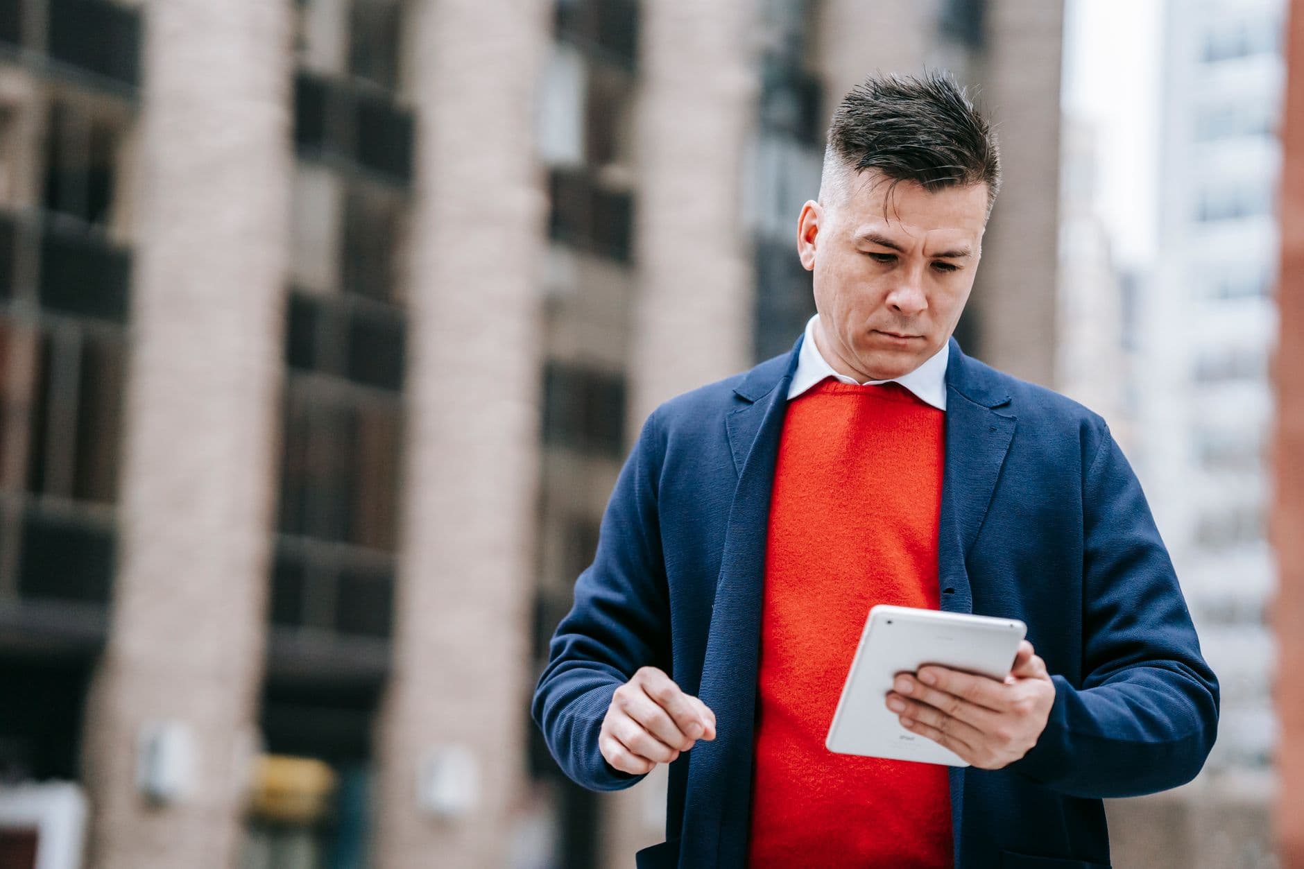 The Best Stock Alert Systems for Attorneys Who Can't Check Their Phone in Court