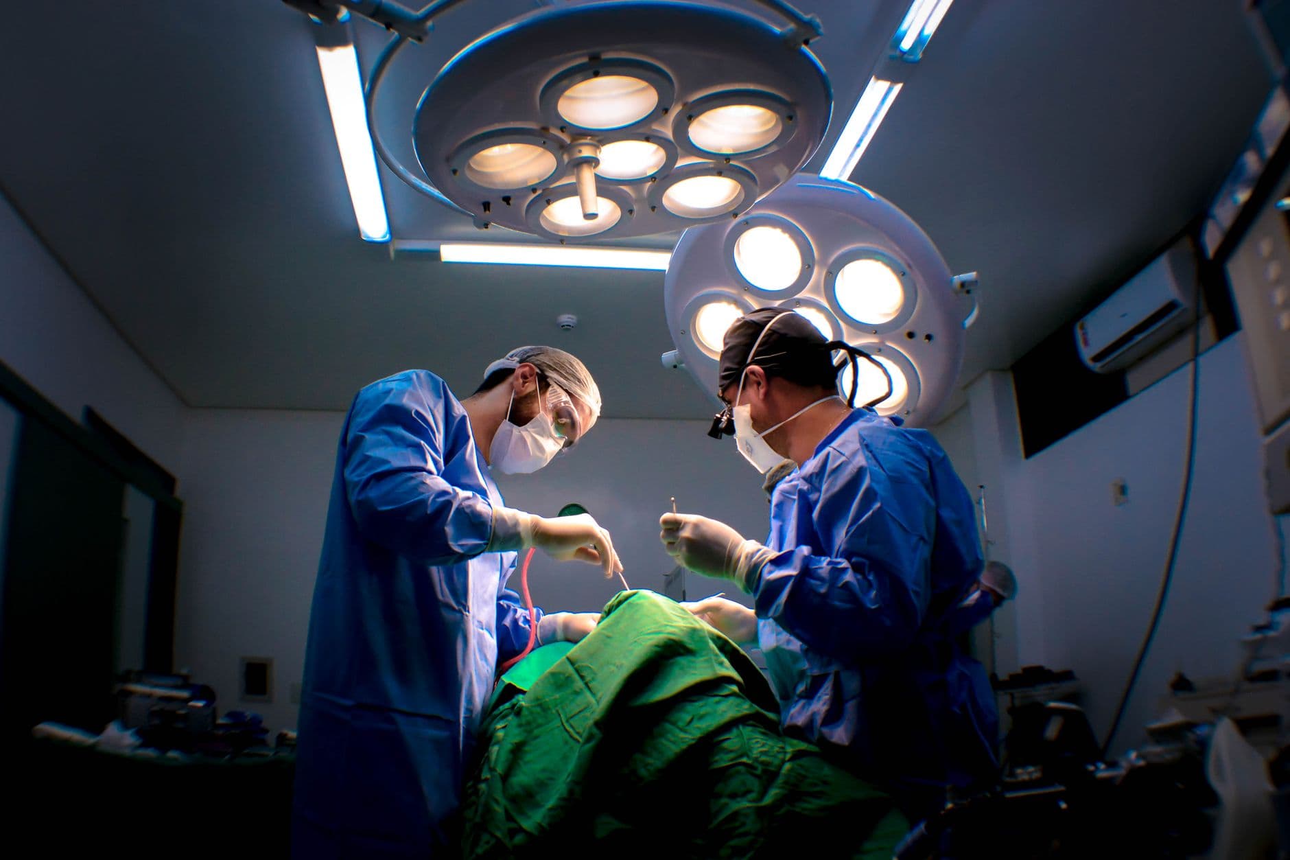 How Physicians Manage Investment Portfolios Without Watching the Market