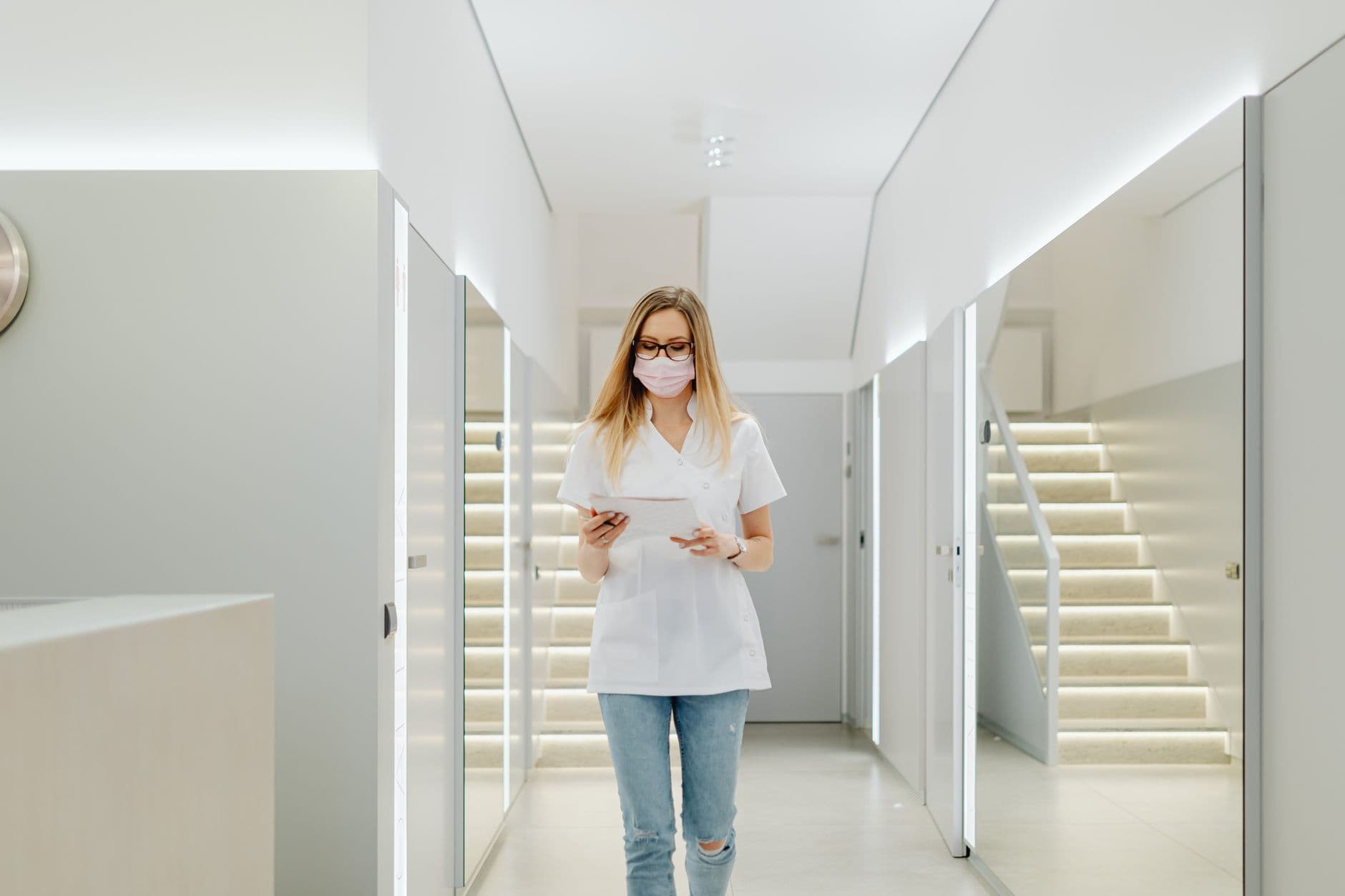 How Veterinarians Can Manage a Stock Portfolio Between Appointments